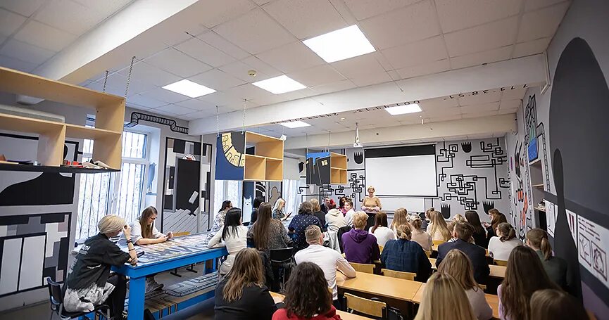 Наука россия лаборатория. Колледж иностранных языков мкик. Мглу институт мориса тореза. Российские вузы. Колледж иностранных языков москва.