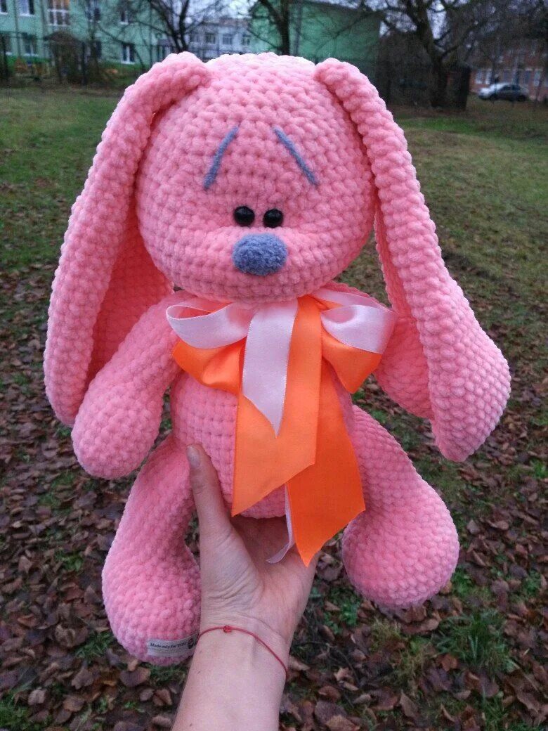 Большой зайка крючком из плюшевой пряжи. Марина григорьевская плюшевый заяц. плюшевый заяц амигуруми марины григорьевской. вязаный плюшевый заяц. плюшевый заяц крючком.