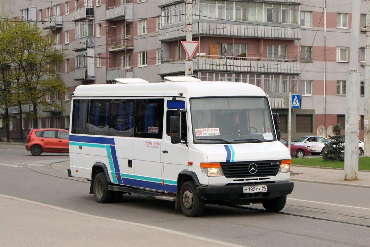 Автобусы 680 калининград. Мерседес Бенц 616 Варио. Mercedes Vario 616d 2009. Автобус Гусев Калининград 680 э. Автобус 680э Калининград Черняховск.