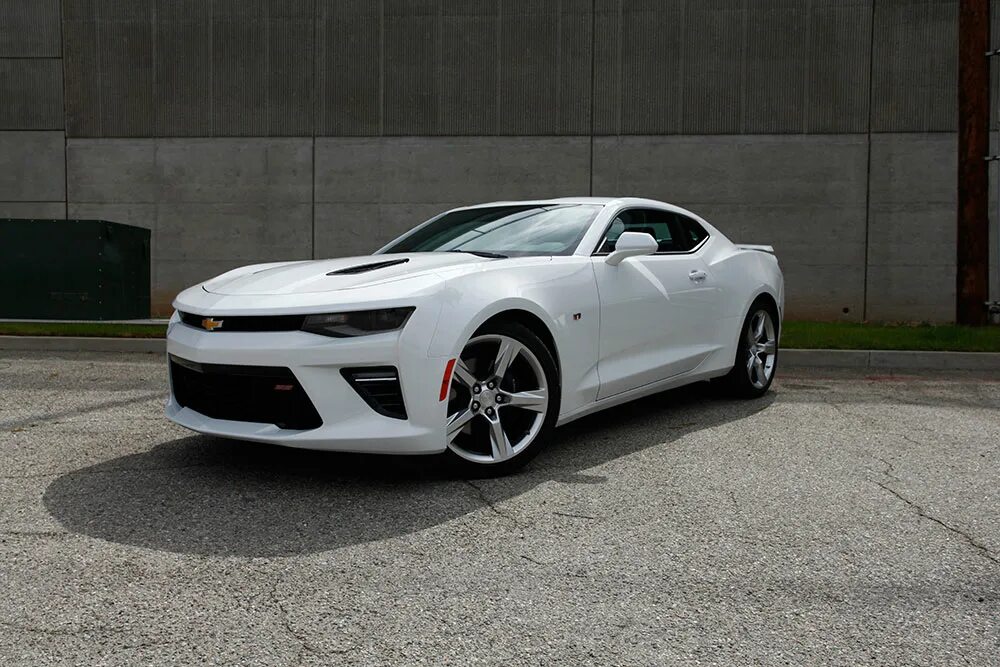 Камаро Шевроле 2017 белая. Камаро 6.2. Камаро 6.2 SS. Chevrolet Camaro 2017 белая. Аэрогзед камаро 850