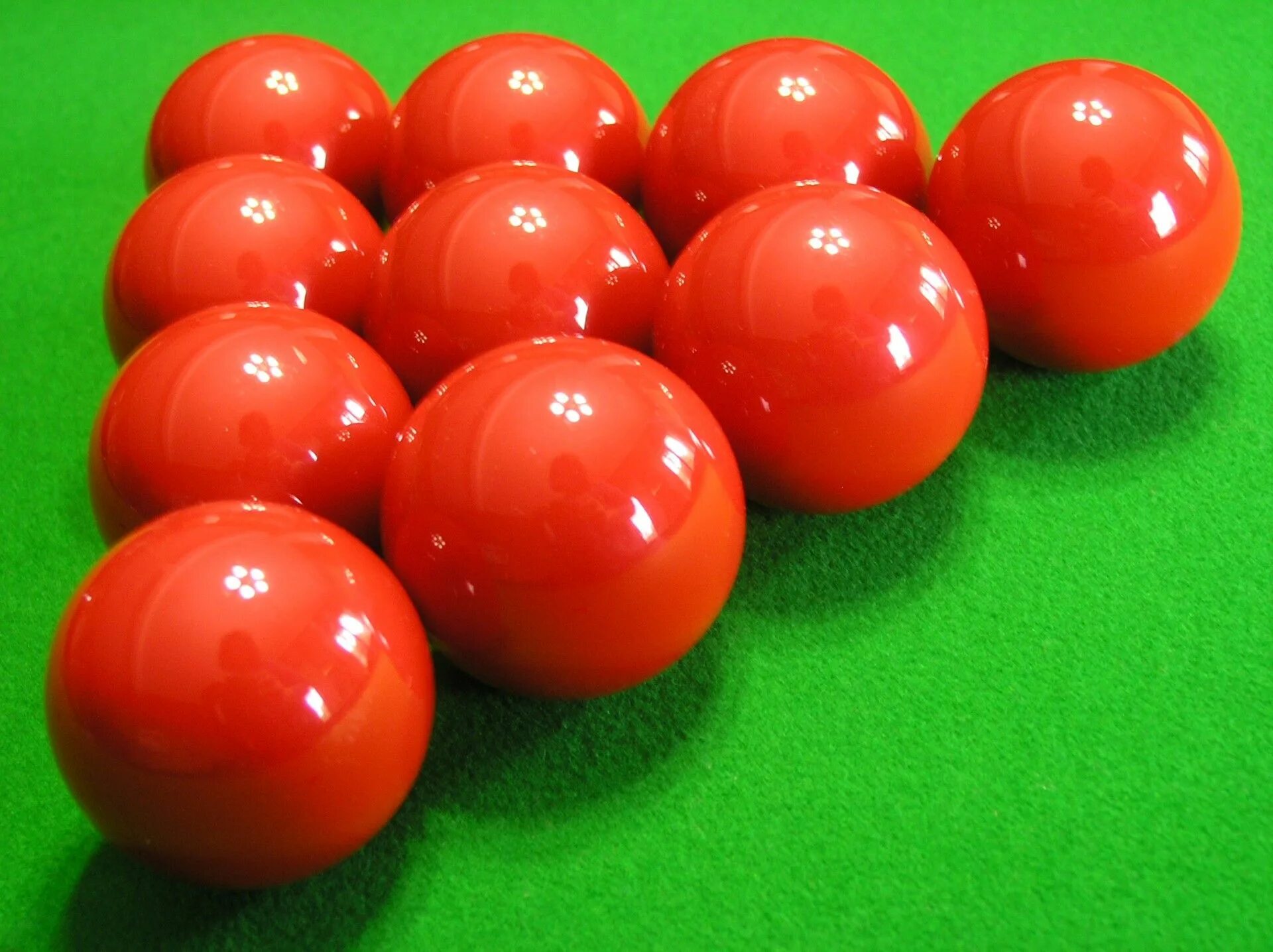 Красные и зеленый шары. Бильярдный стол Billiard-Ball. Бильярдные шары. Красный бильярдный шар. Красный шар для бильярда.