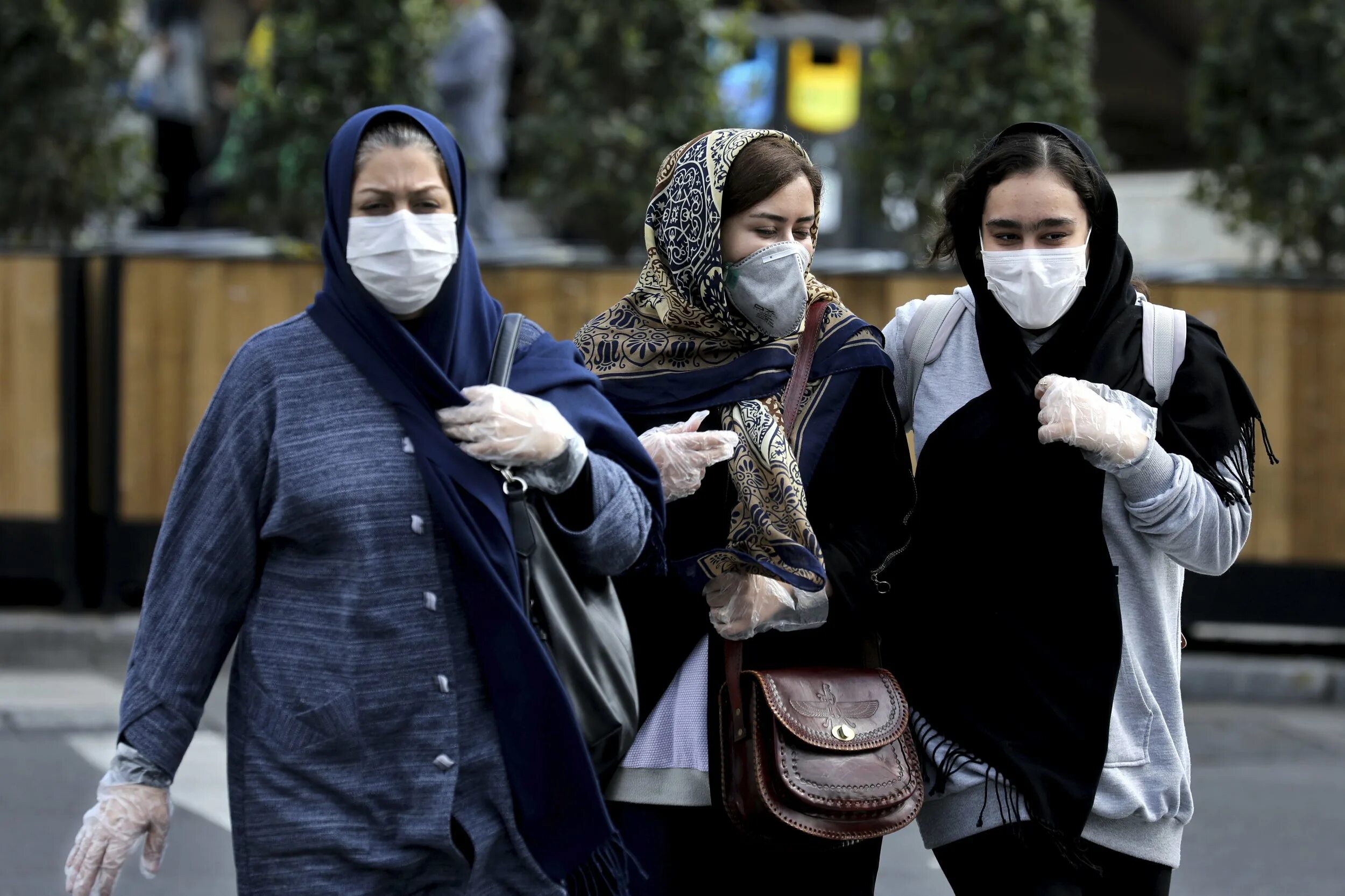 Опасно ли в иране. Ганавех Иран. Covid 19 Iran. Иран люди. Люди из Тегерана.