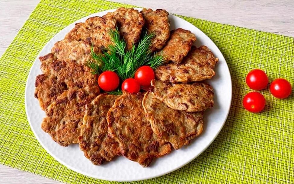 Рецепт вкусных котлет из печени. Рубленые печёночные котлеты. Котлеты из куриной печени. Рубленные котлеты из печени. Котлеты из куриной печени рубленные.