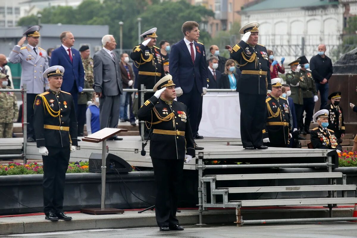 Канал победа владивосток. Парад Победы Владивосток 2020. Парад во Владивостоке. Парад Победы Владивосток 2021. Командующий парадом Победы.