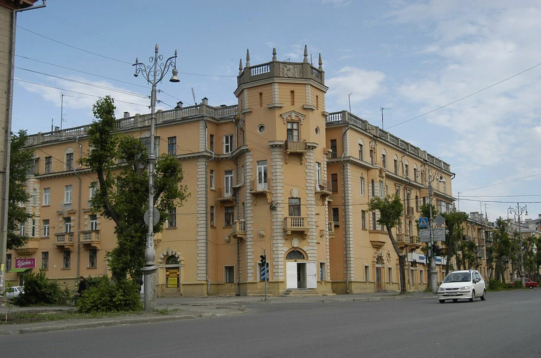 Город магнитогорск ленинский район. Архитектура Магнитогорска. Сталинская архитектура Магнитогорска. Ленинский район Магнитогорск. Сталинский Ампир Магнитогорск.