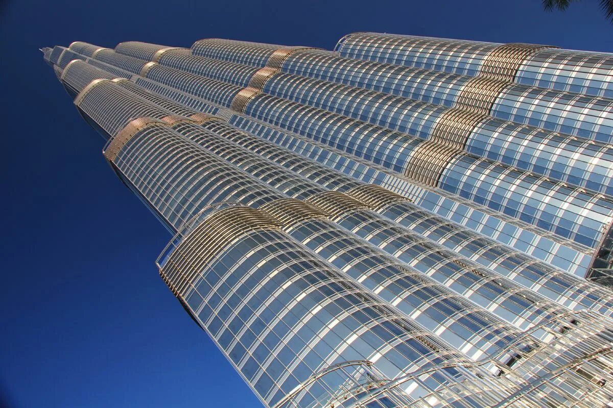 Бурдж халифа цена 2024. Бурдж-Халифа Дубай. Архитектура Бурдж Халифа. Бурдж Халифа фасад. Бурдж-Халифа смотровая площадка 125 этаж.