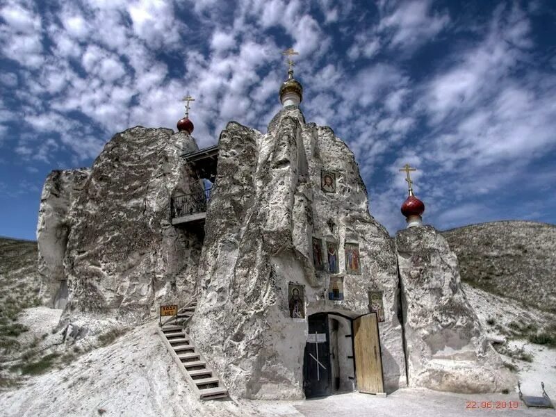 Свято Спасский монастырь Костомарово. Пещерный храм в Костомарово. Костомаровский Спасский монастырь Воронежская область. Как называются святые места