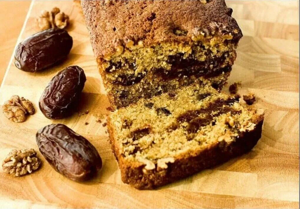 Выпечка с финиками. Пирог из овсянки. Пирог с финиками и грецкими орехами. Выпечка с финиками. Финики сладости.