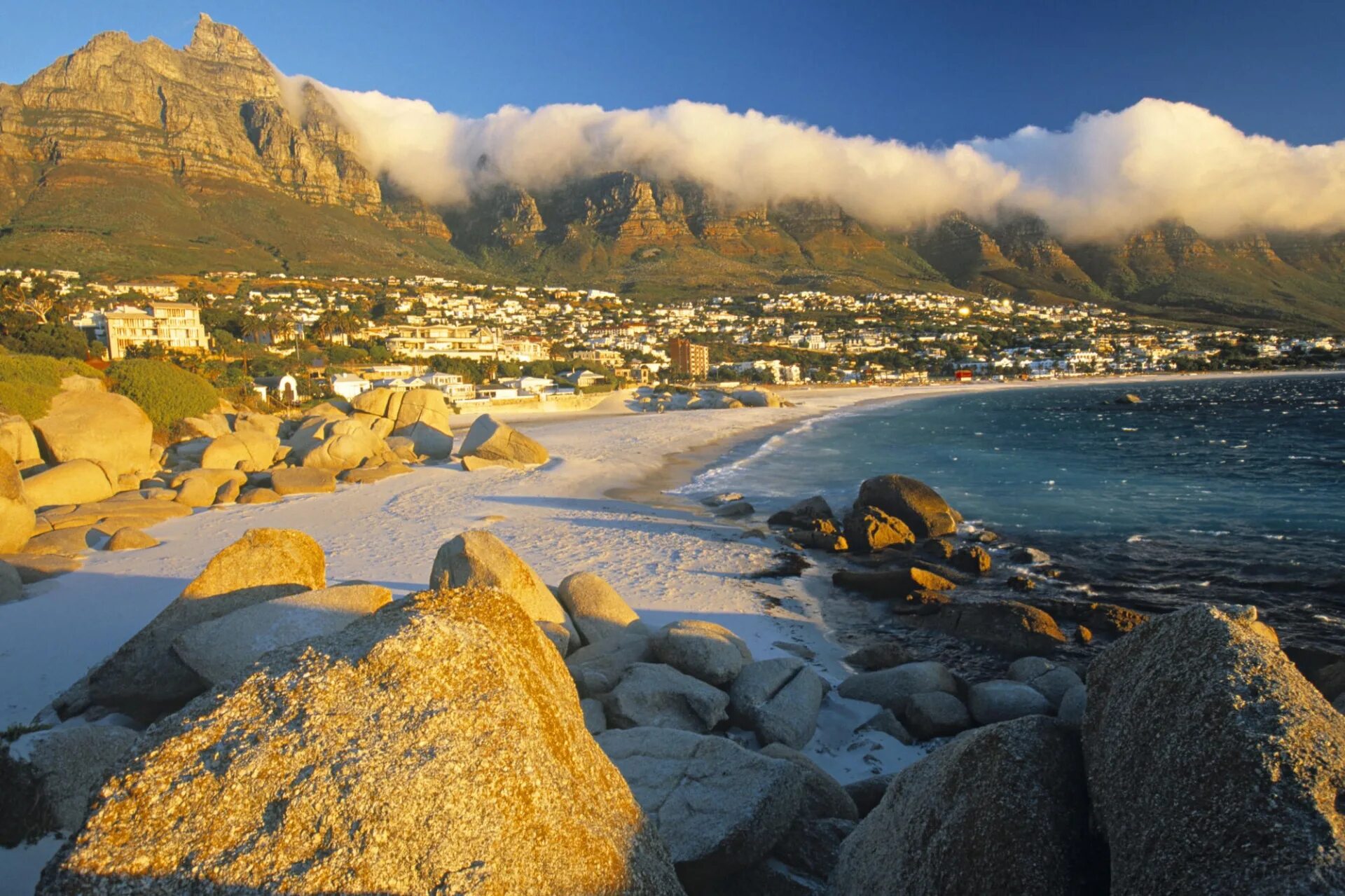 Кейптаун. Пляж Клифтон Кейптаун. Кейптаун, Южно-Африканская Республика. Южная Африка Кейптаун Клифтон- Бич.