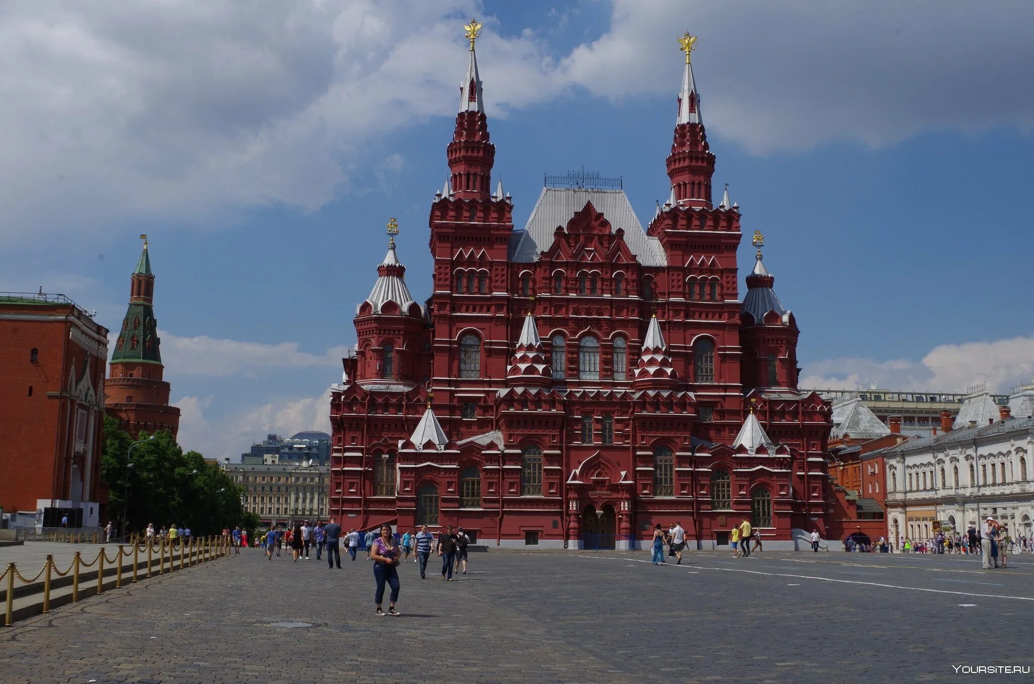 Какие достопримечательности находятся на территории. Red Square достопримечательность. Достромичательности Москвы. Памятники на красной площади в Москве. Red Square памятник.