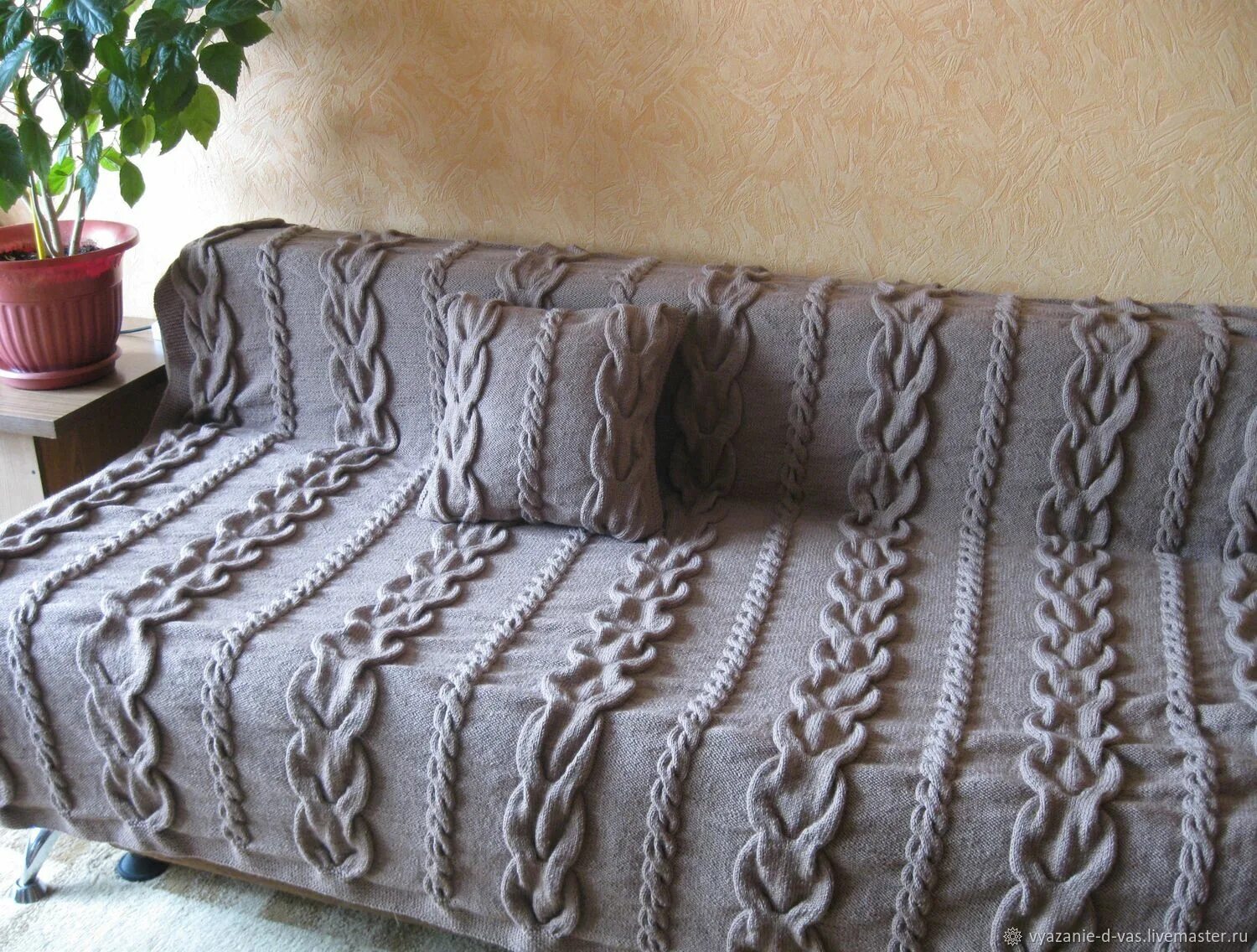 Плед вязаный. Вязаный плед на диван. Плед на диван спицы. Вязаный плед на диван. Плед на диван спицы.