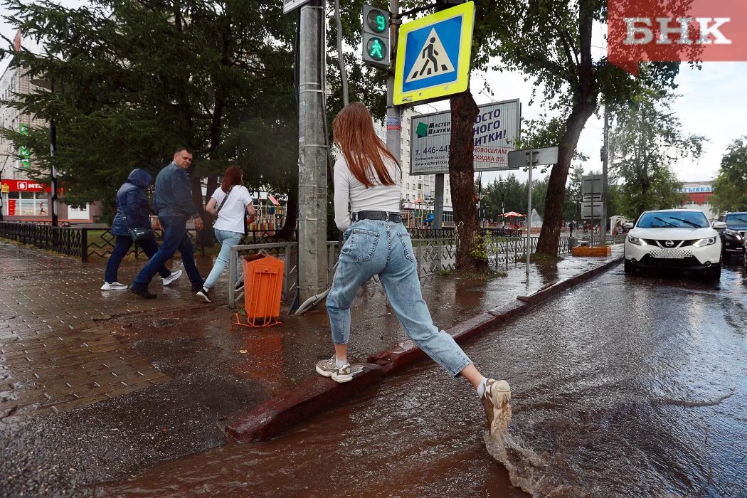 Во сколько завтра начнется дождь. Ливни. Начинается дождь. Сыктывкар ливень 2022. Сыктывкар ливень 24 июля.