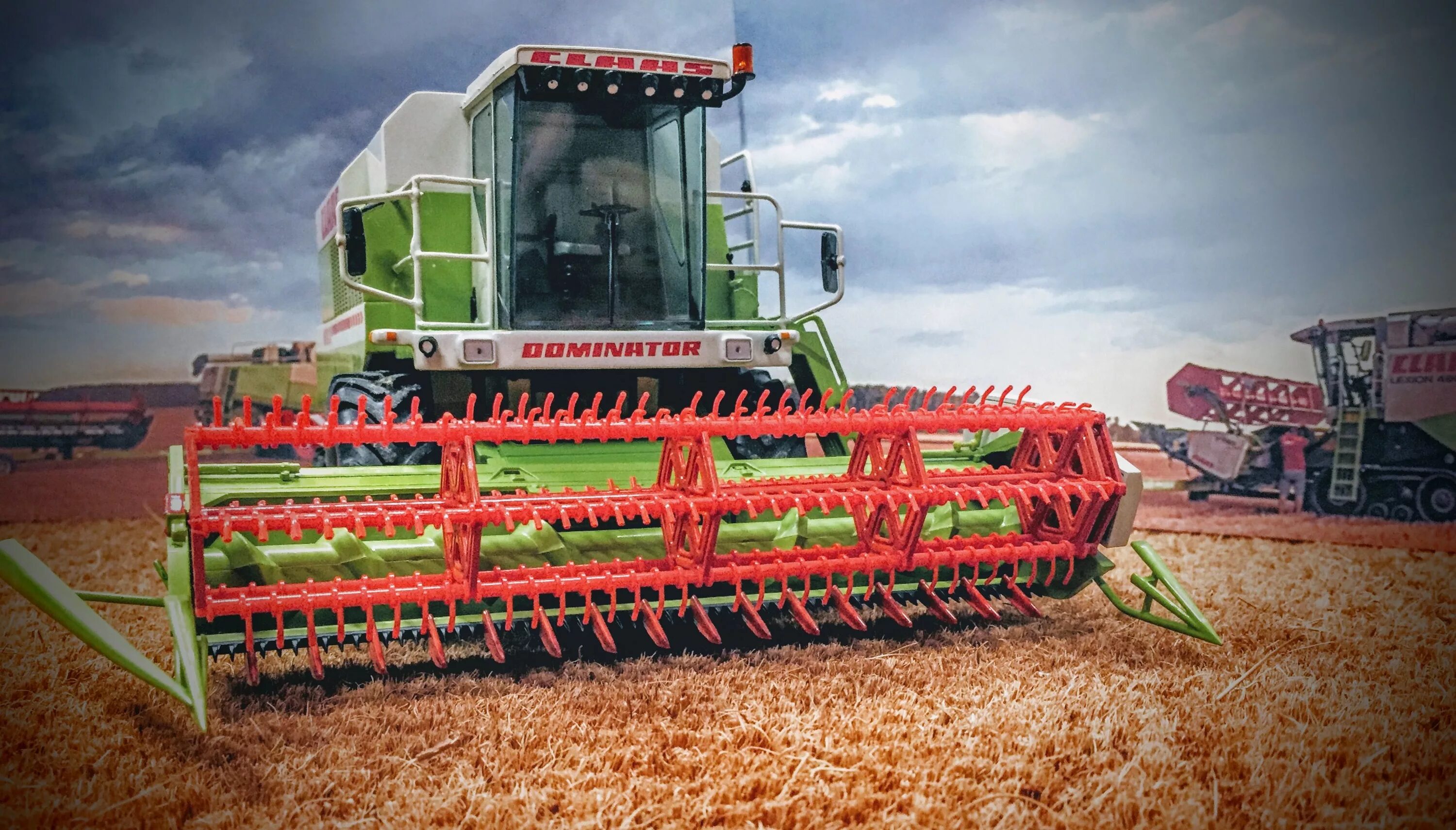 Доминатор отзывы. Dominator 108slx. CLAAS 108 SL измельчитель.