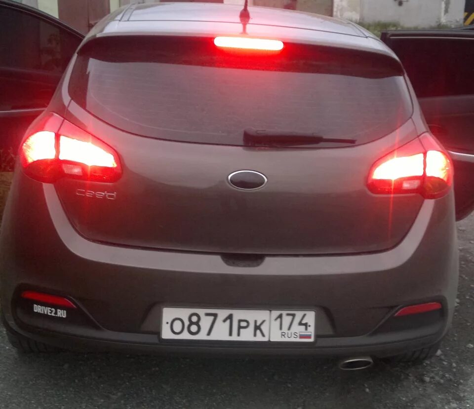 Киа сид универсал лампочки. Стоп сигнал на Kia Ceed. Диодные стоп сигналы Kia Ceed JD SW. Киа СИД 2014 диодные задние фонари. Kia Ceed JD лампа стоп сигнала.