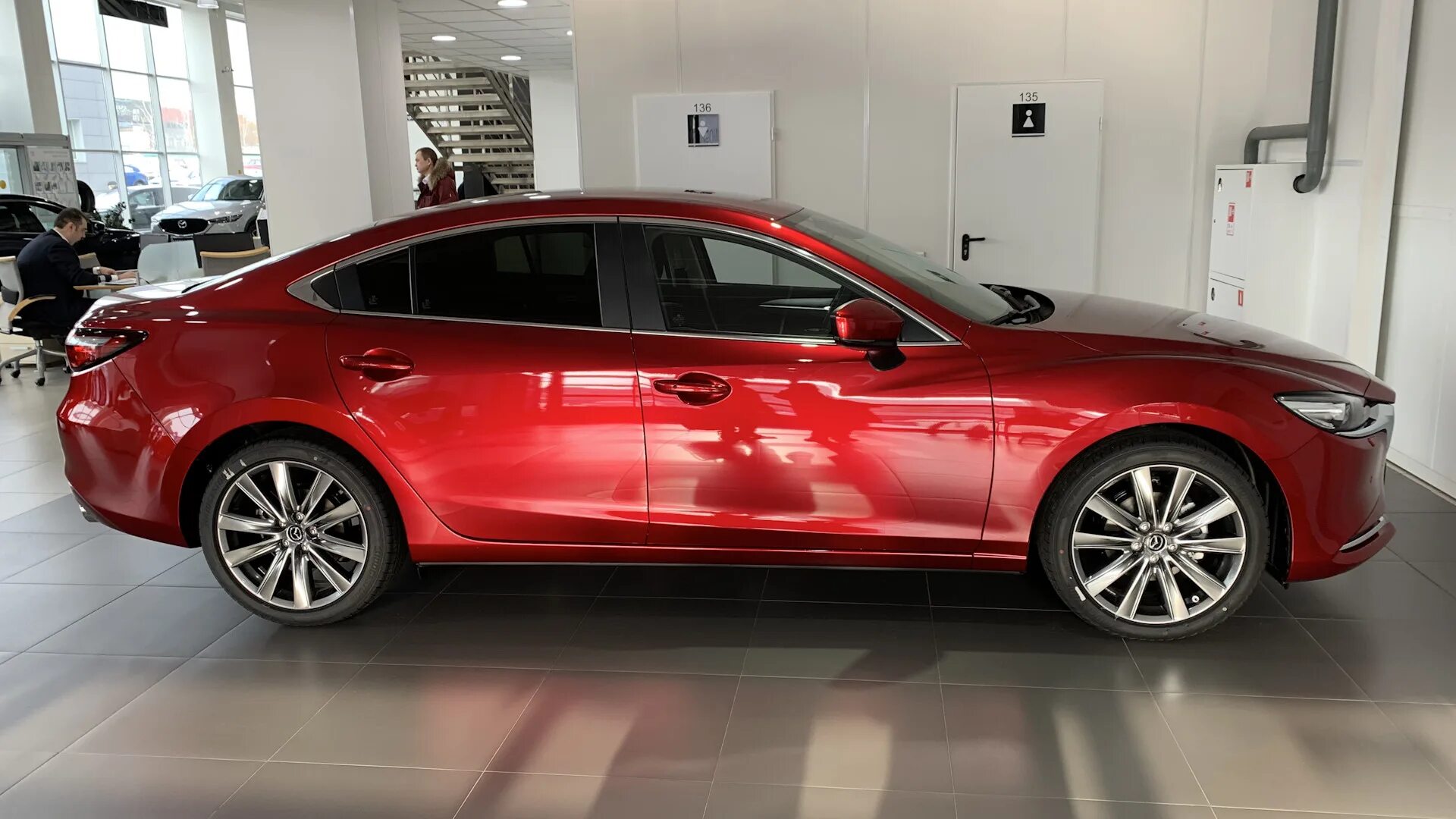 Mazda 6 supreme. Мазда 6 рестайлинг с мужчиной. Mazda6 supreme plus. Мазда 6 суприм. Мазда 6 суприм.
