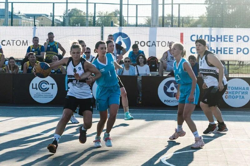 современная баскетбольная площадка. 13 июня праздник. атомная энергия спорта. 13 июня 2022 праздник. спартакиада 2022.