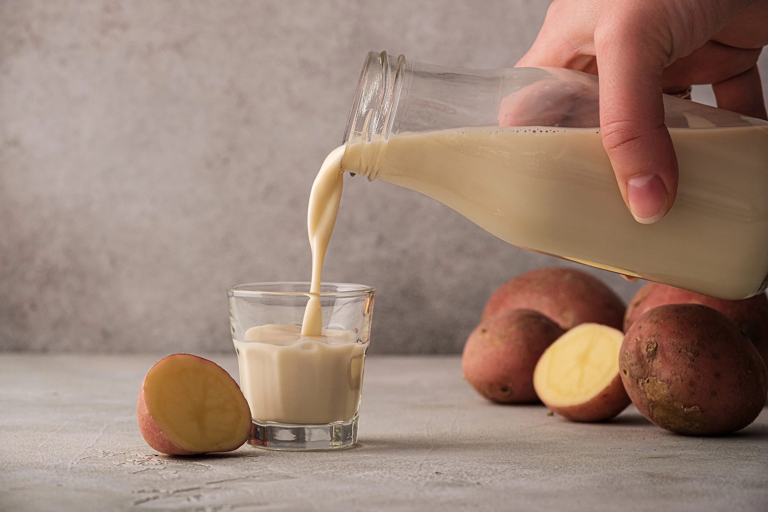 I drinking milk now. Потато Милк. Картофельное молоко. Картошка с молоком. Картофельный сок.