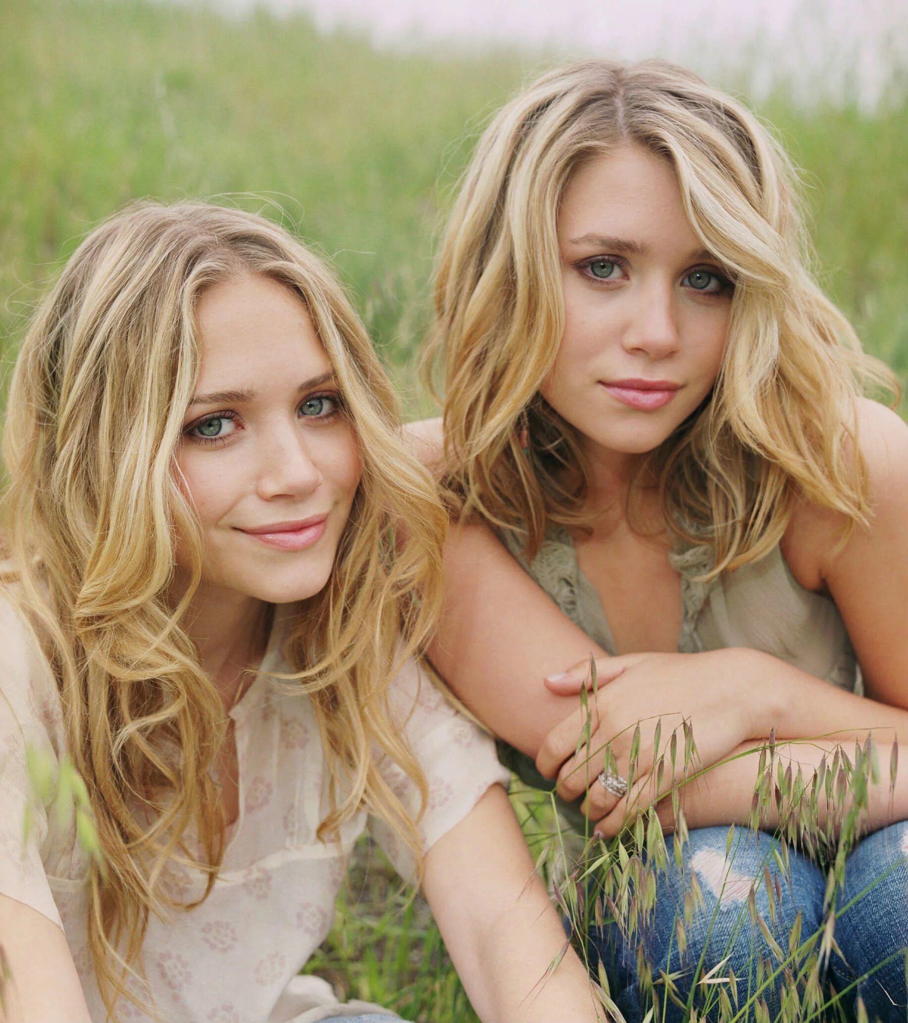 близнецы лиа роуз и ава мари клементс маленькие. две сестры близняшки. эмма геллер-грин. Izaandelle. двойняшки блондинки.