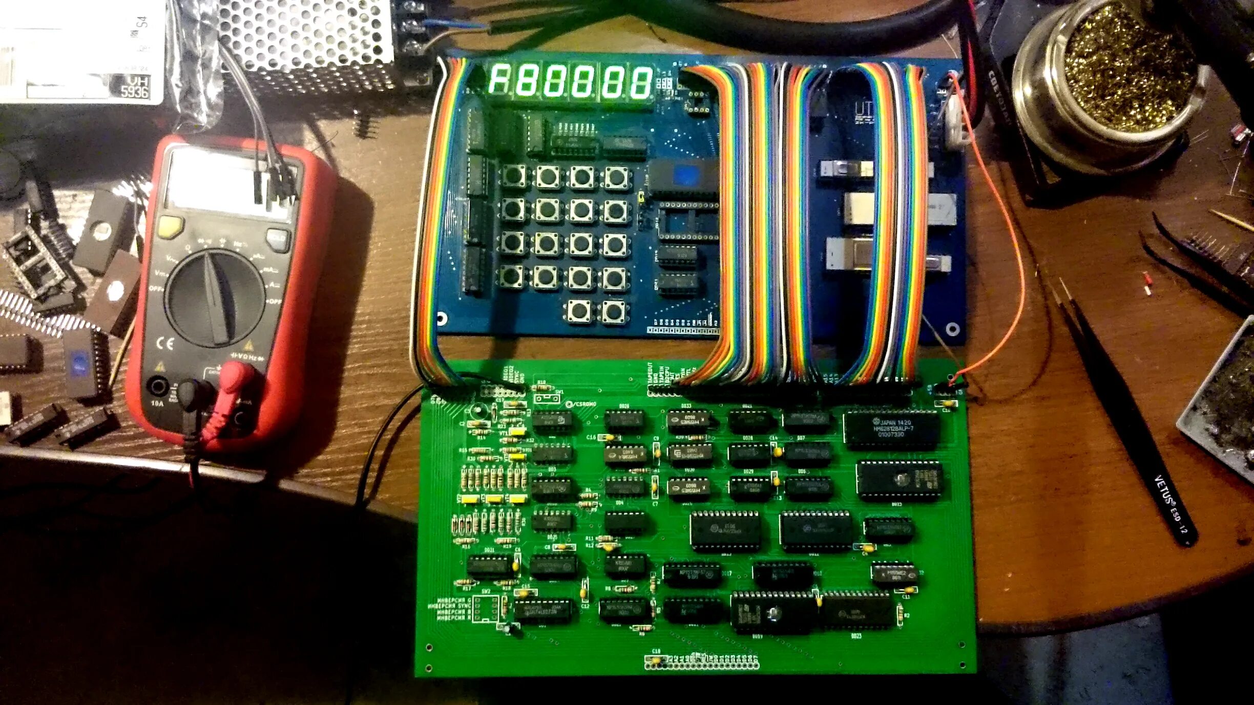 ют 88. программатор пзу ют-88. ют-88 компьютер. релейный компьютер на печатной плате. ют 88.