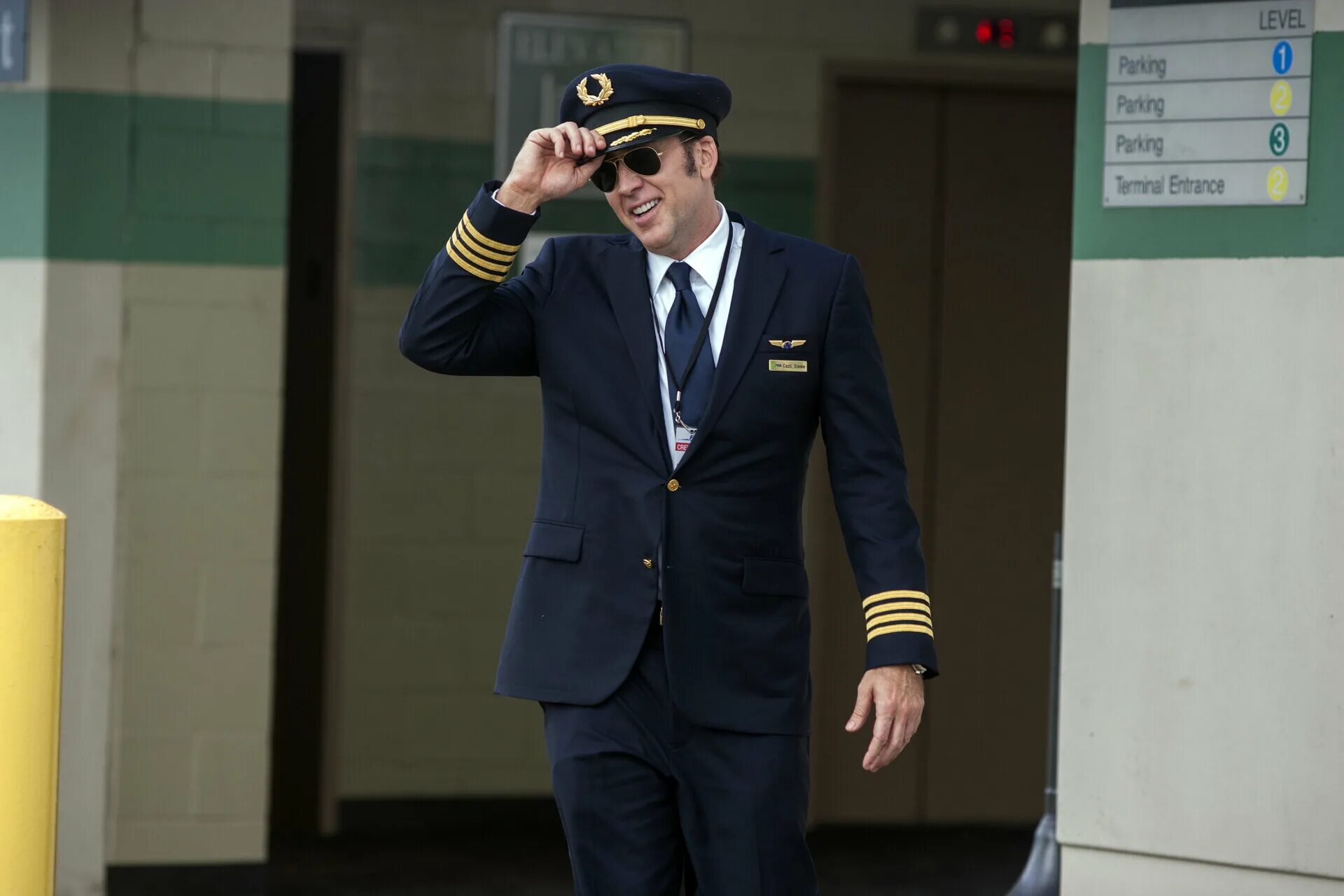 наградная система сша. призы сша. военная медаль американца. оставленные николас кейдж. мария андрейчик польша.