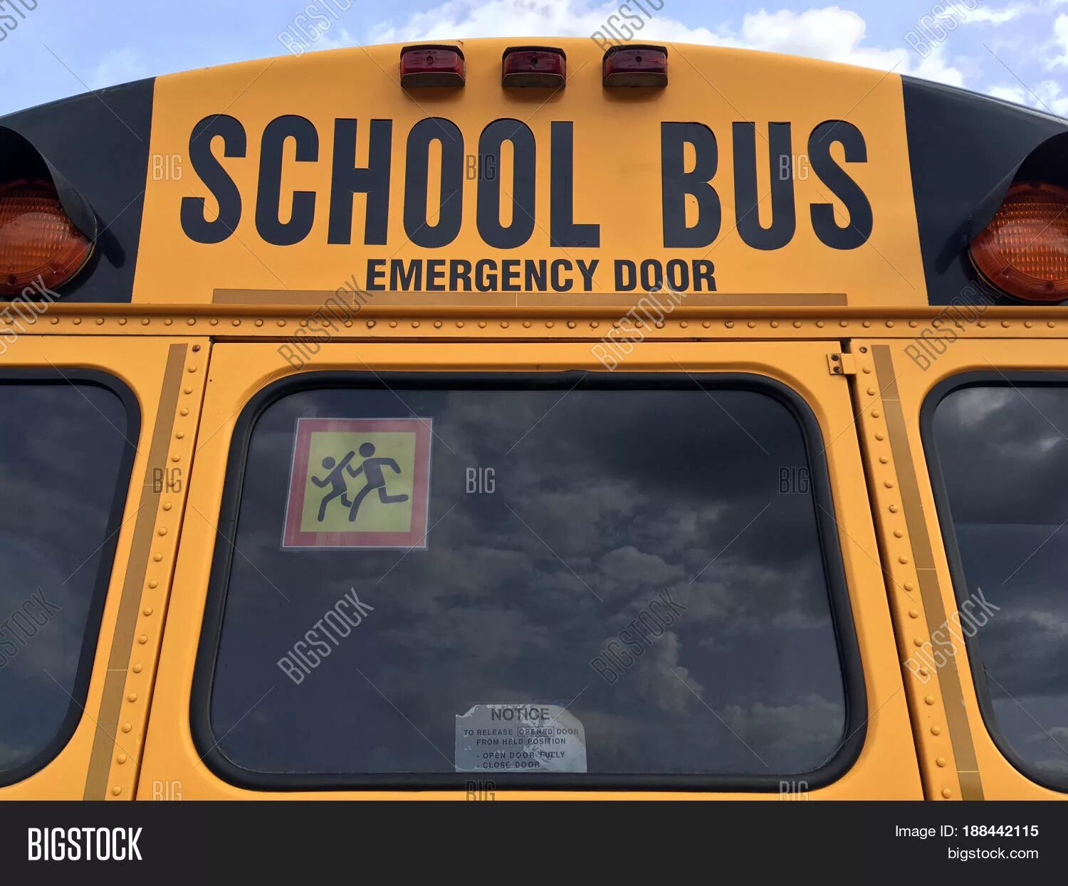 Наклейка дети на школьный автобус артикул. Школьный автобус вид сзади. Bus setra uefa euro 2008. On the back of the bus. Bus back.