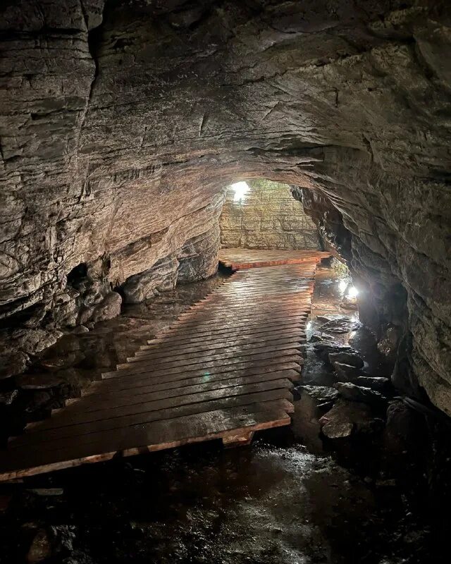 скельская пещера в крыму. кудеярова пещера. павловск воронежская область меловые пещеры. салтинский подземный водопад в дагестане. село костенки воронежская область.