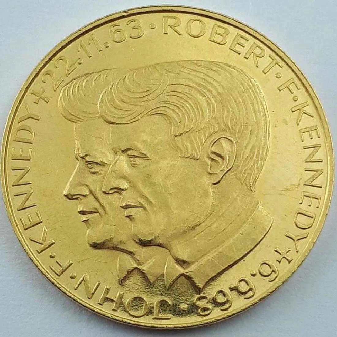 Монета gold kennedy. Монета джон кеннеди 1963. Commemorative speech. Золото кеннеди. Золотая монета кеннеди.