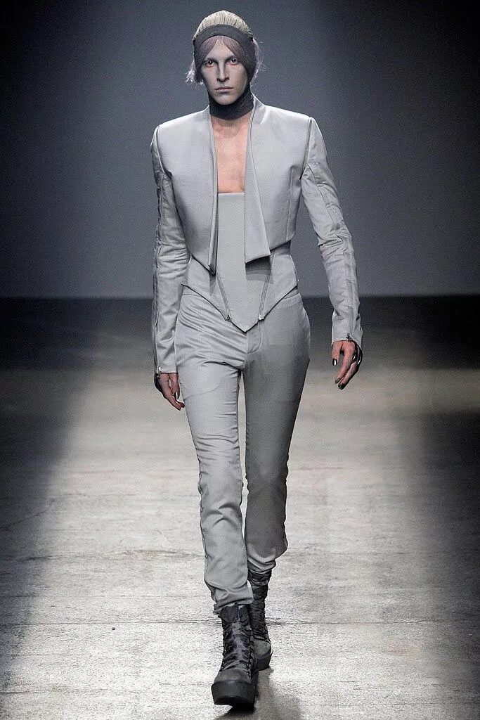 Gareth Pugh коллекции men. Gareth Pugh 2020. Футуристическая мужская мода. Футуристический мужчина. Мод попит