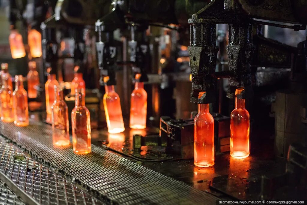 Завод по производству стекла. Завод по изготовлению стекла. Новочеркасский стекольный завод. Стеклянная промышленность. Завод по производству стекла.