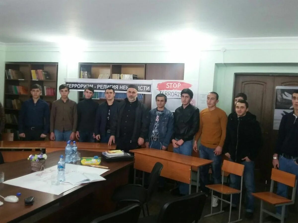 Сайт железнодорожного колледжа г дербент. Студенты колледжа. Железнодорожный колледж дербент. Многопрофильный колледж в дербенте. Железнодорожный колледж библиотека дербент.