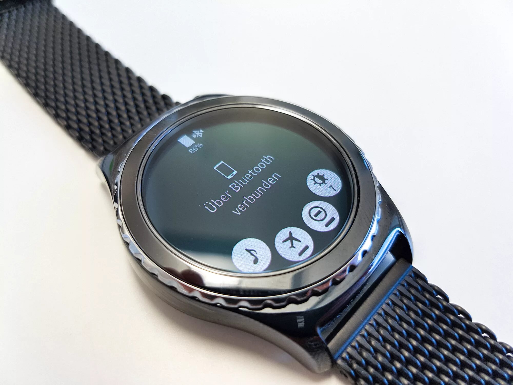 Часы самсунг характеристика. Samsung Gear s2 Classic. Samsung Gear s2. Galaxy Gear s2 Classic. Samsung Gear s2 Classic ДНС.