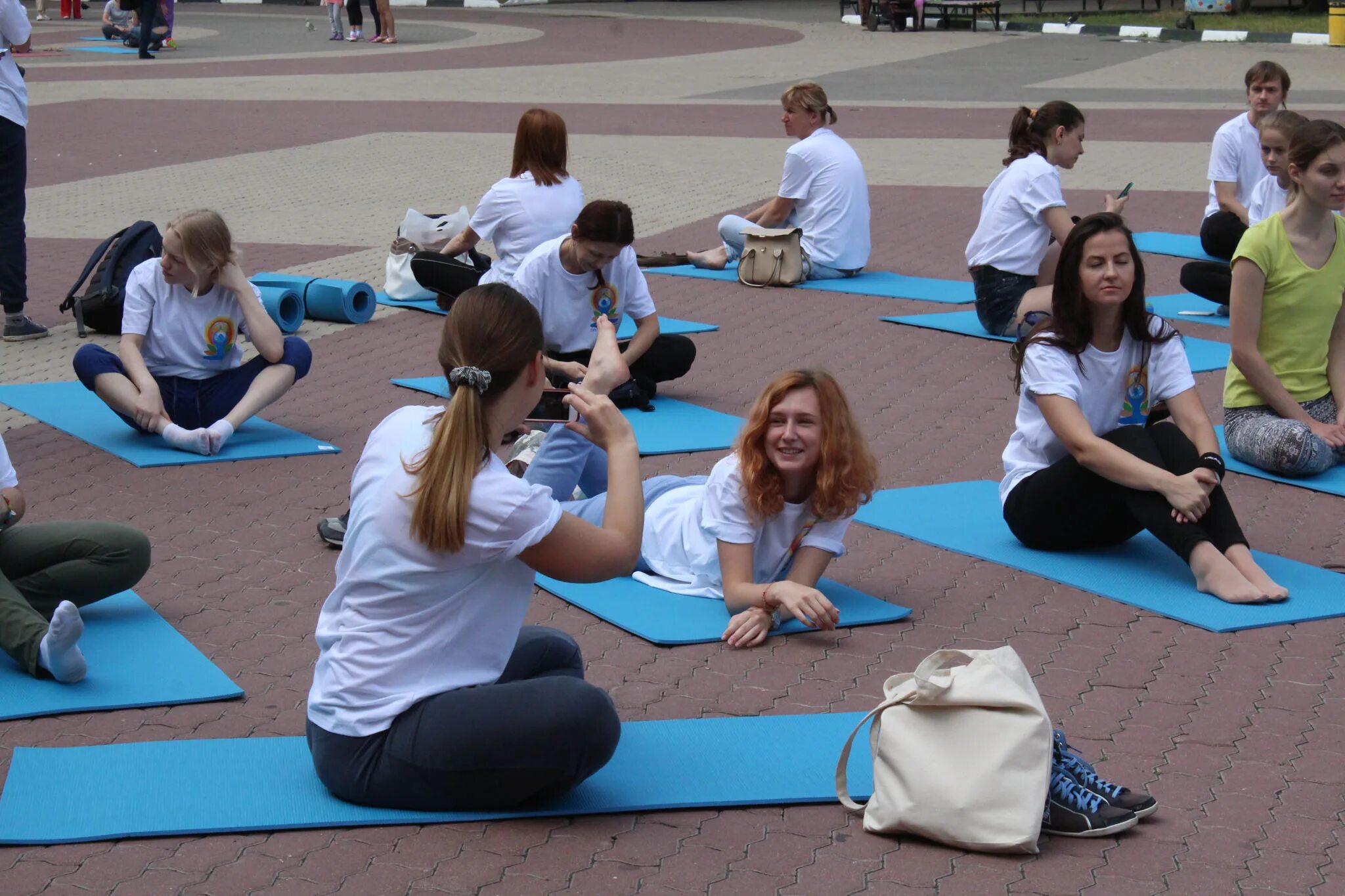 Международный день йоги. День йога в Белгороде. Открытое занятие по йоге. Йога дом офицеров. Йога день первый