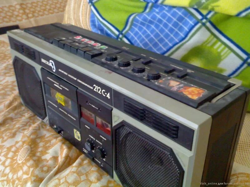 Тембр 2с катушечный магнитофон. Магнитофон international ak-21. Магнитофон 2. Магнитола двухкассетная trident. Кассетный магнитофон шарп.