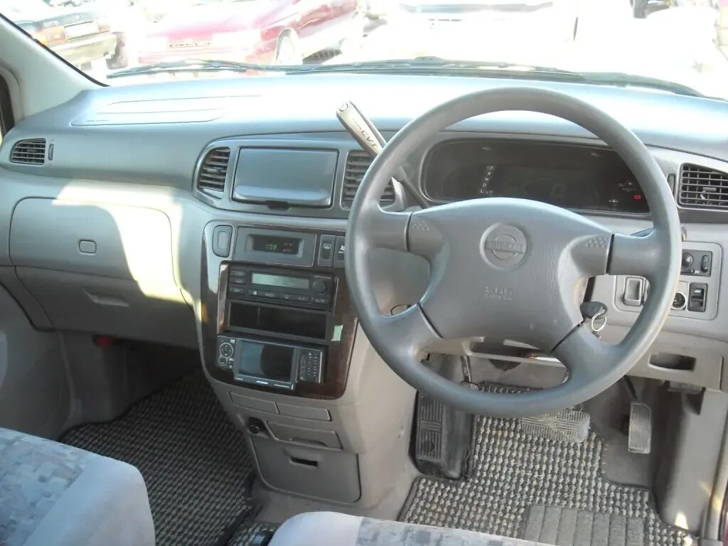 Nissan liberty 1 поколение. Панель ниссан либерти. Панель ниссан либерти 2001. Как разобрать переднюю панель на ниссан либерти. Ниссан либерти передняя панель.
