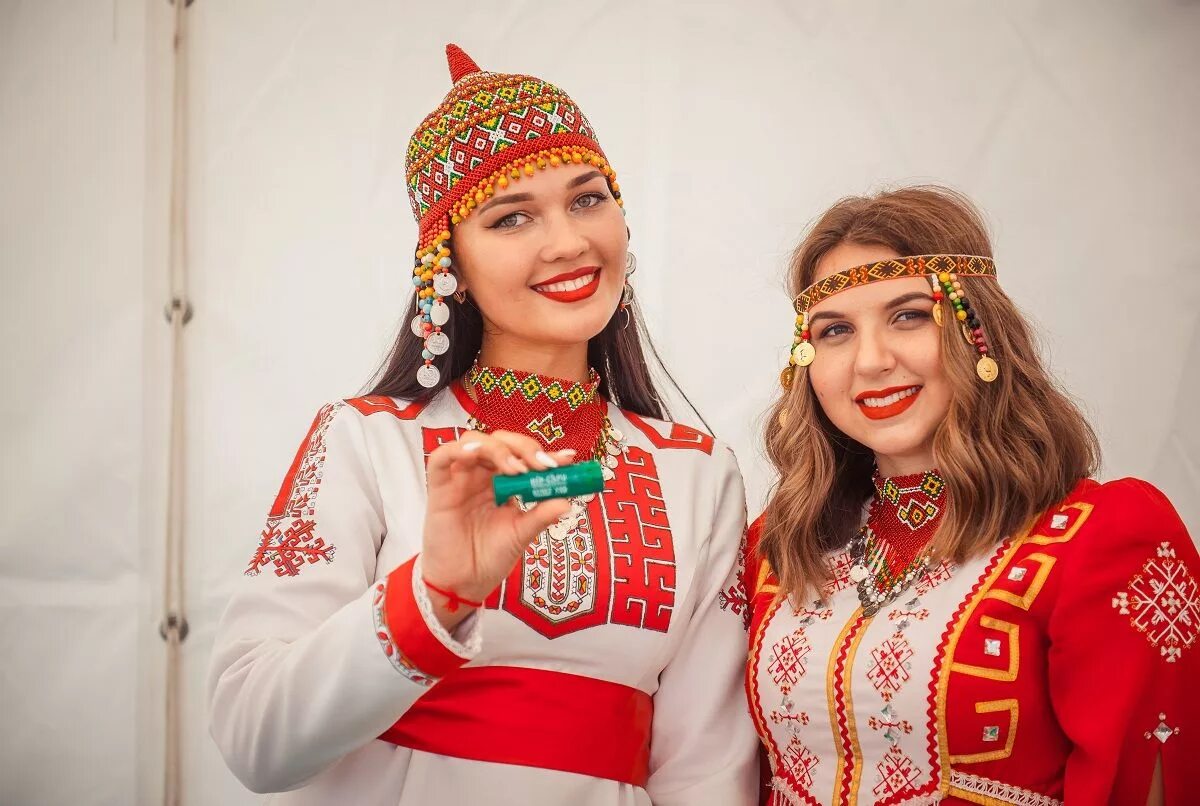 чувашка внешность. чуваш чувашка чувашская красавица. чуваши девушки красивые. чувашские девушки. тухья чувашский головной убор.