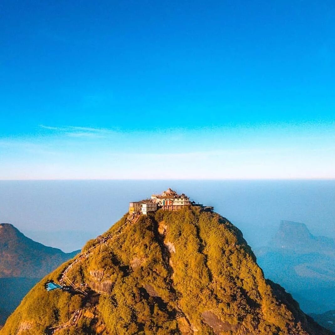 Малый адамов пик шри ланка. Пик Адама Шри-Ланка. Адамов пик (Adam's Peak). Малый пик Адама Шри Ланка. Адамс пик Шри Ланка.