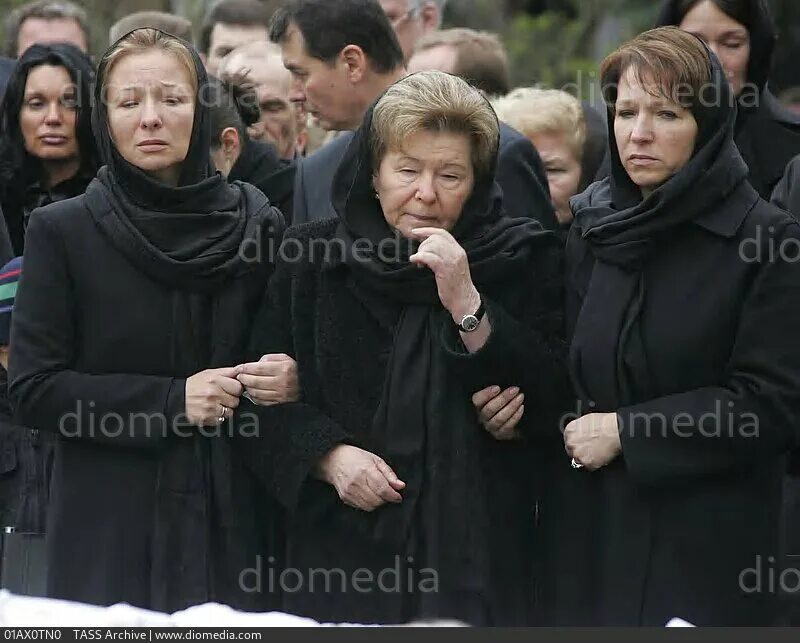 Наина Ельцина на похоронах Бориса Ельцина. Наина Ельцина сейчас. Наина Ельцина с детьми. Где живут дочери ельцина