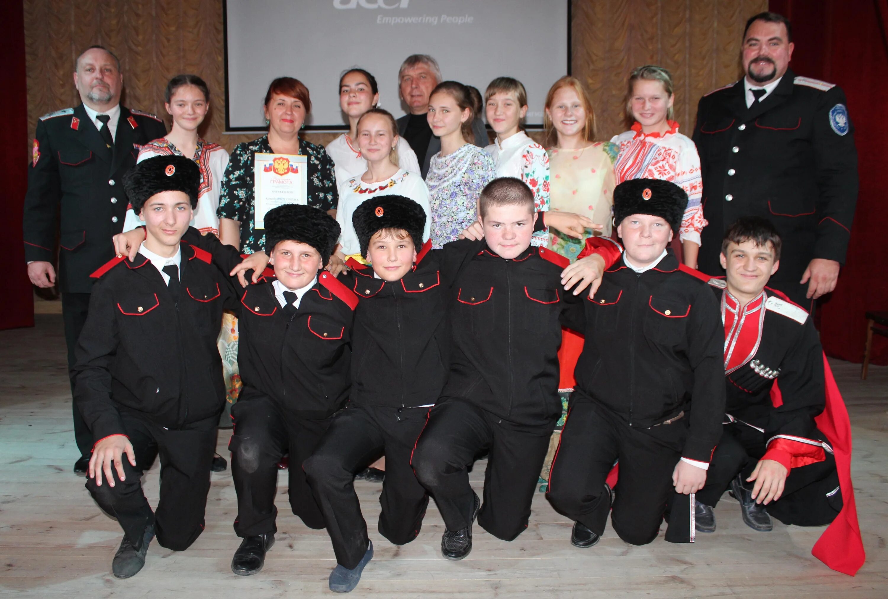 Кадетский калуга. Кадеты казаки. Казачий класс. Казачья школа анапа. Казачий сполох 2018 анапа.