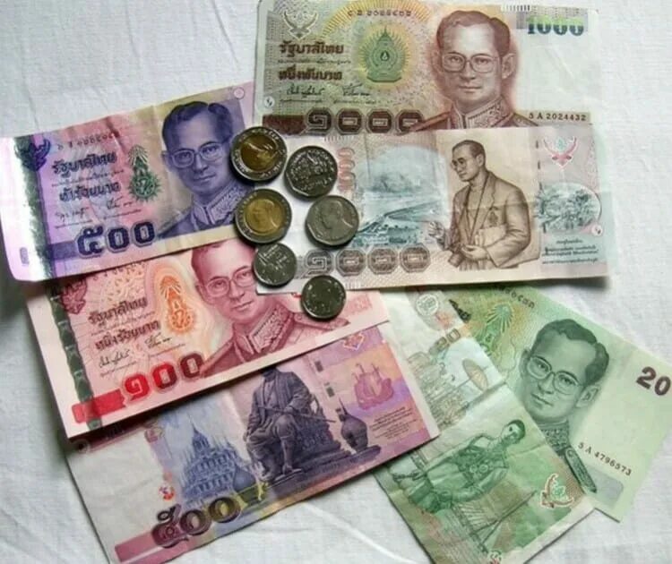 Тайланд курс к рублю. Денежная единица Тайланда. Таиландский бат. Национальная валюта Тайланда. Тайские купюры.