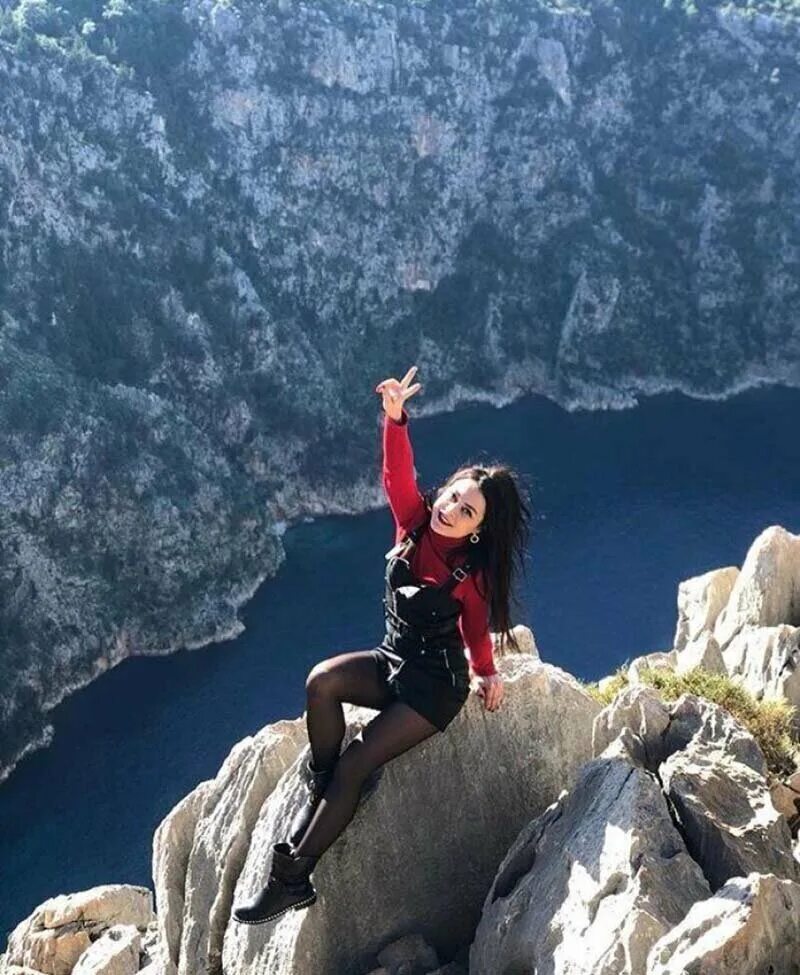 Руферша ангелина николау упала. Селфи ангелины николау. Рискованная девушка. Рискованная девушка. Фотосессия в воздухе.