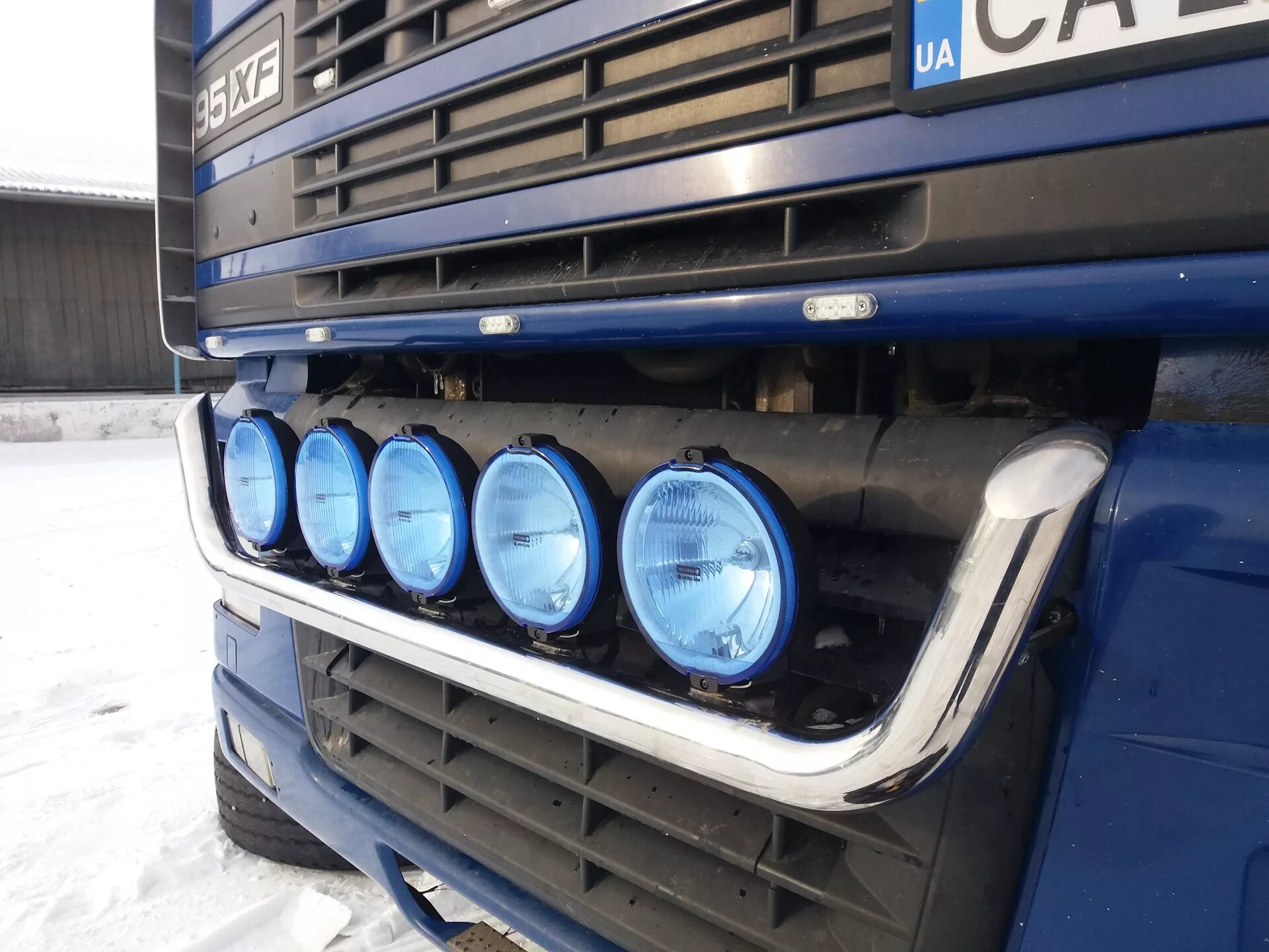 Установка дополнительных фар. Даф 105 xf противотуманки. туманки daf xf 95 светодиодные. противотуманные фары даф хф 95. птф daf 105.