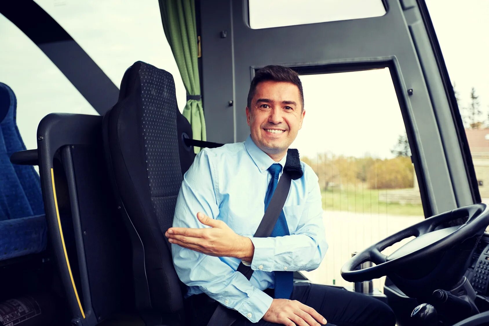 Профессия водитель автобуса. Идеальный водитель автобуса. Водитель микроавтобуса. Счастливый водитель автобуса.
