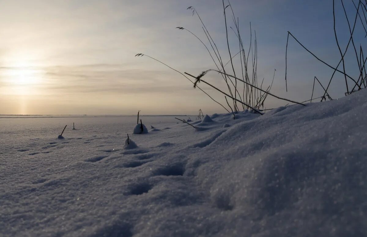 замерзшее ладожское озеро. ладожские шхеры карелия. шхеры северной ладоги. озеро каменное карелия. шторм на ладожском озере.