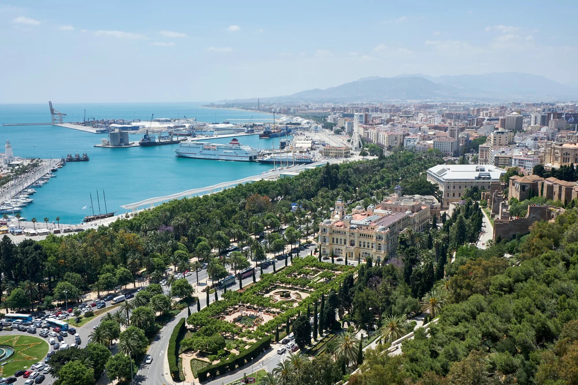Малага город климат. Малагия. Алупка гора ай петри. В крыму ятархун'кун. Малага красивые фото.