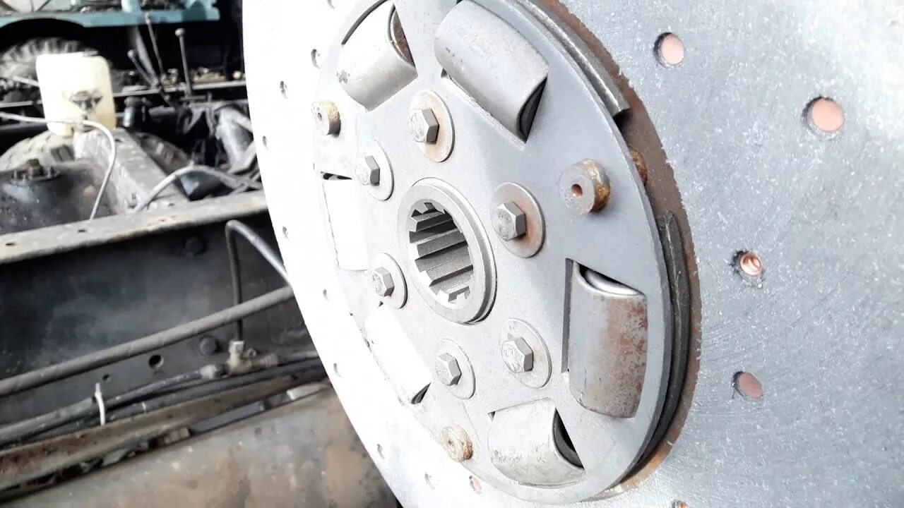 Перфорированные тормозные диски ваз 2107. Диск сцепления ведомый камаз 43118 двудисковое. Диск сцепления камаз 65115. Тормозные диски е60 перфорация. Диск сцепления ведомый урал 4320.