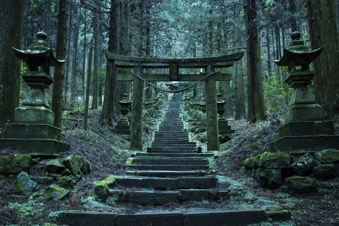 Shrine перевод. Горы Кумано Япония. Японский синтоистское святилище. Синтоистский храм в Японии древний.