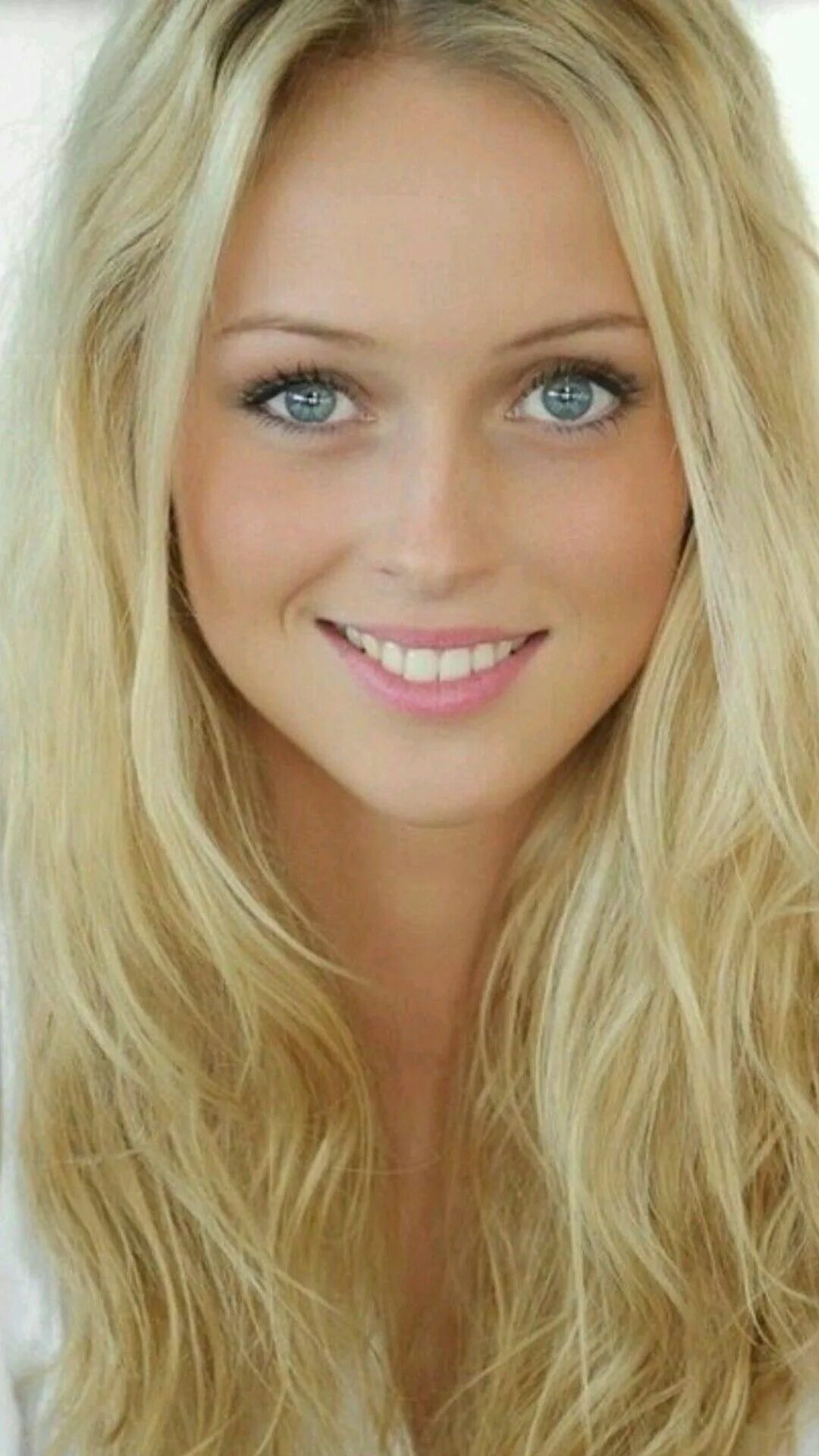 Lucy blond. Обычная внешность девушки. Blonde lucy. Blonde lucy. Люси блондинка.