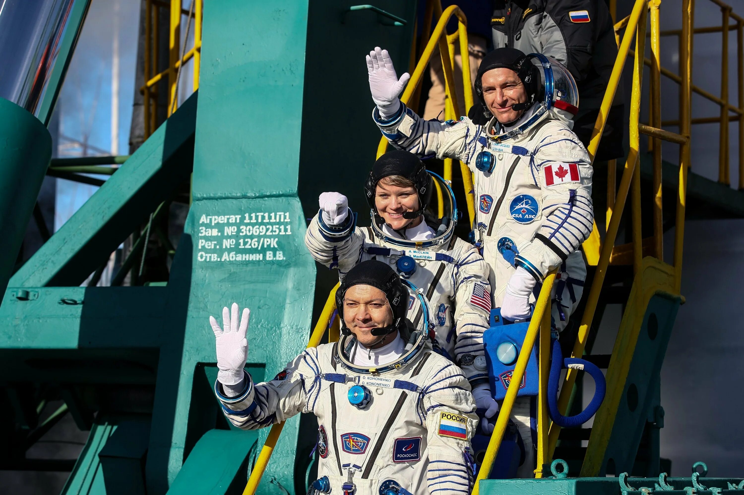 Космонавтика первый запуск. Экипаж МКС Олега Кононенко. Экипаж «Союз МС-11» на Байконуре. Экипаж космического корабля «Союз МС-17». Космонавты Байконур.