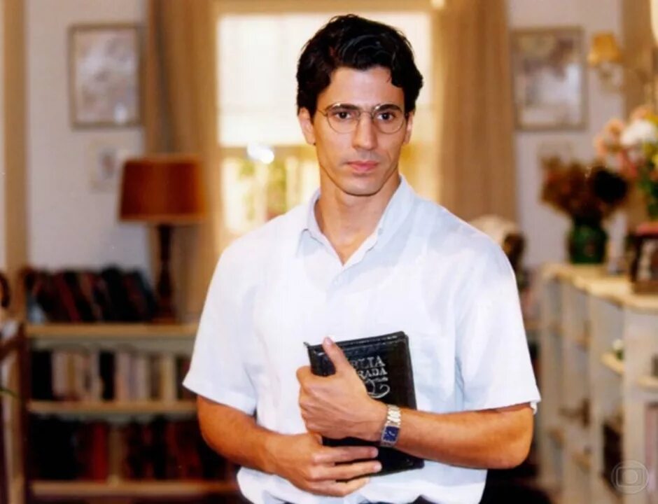 Леонардо сбаралья ютуб. Леонард хофстедтер. Брайан коннерти миллиарды. Актер леонарду брисиу. Леонард купер.