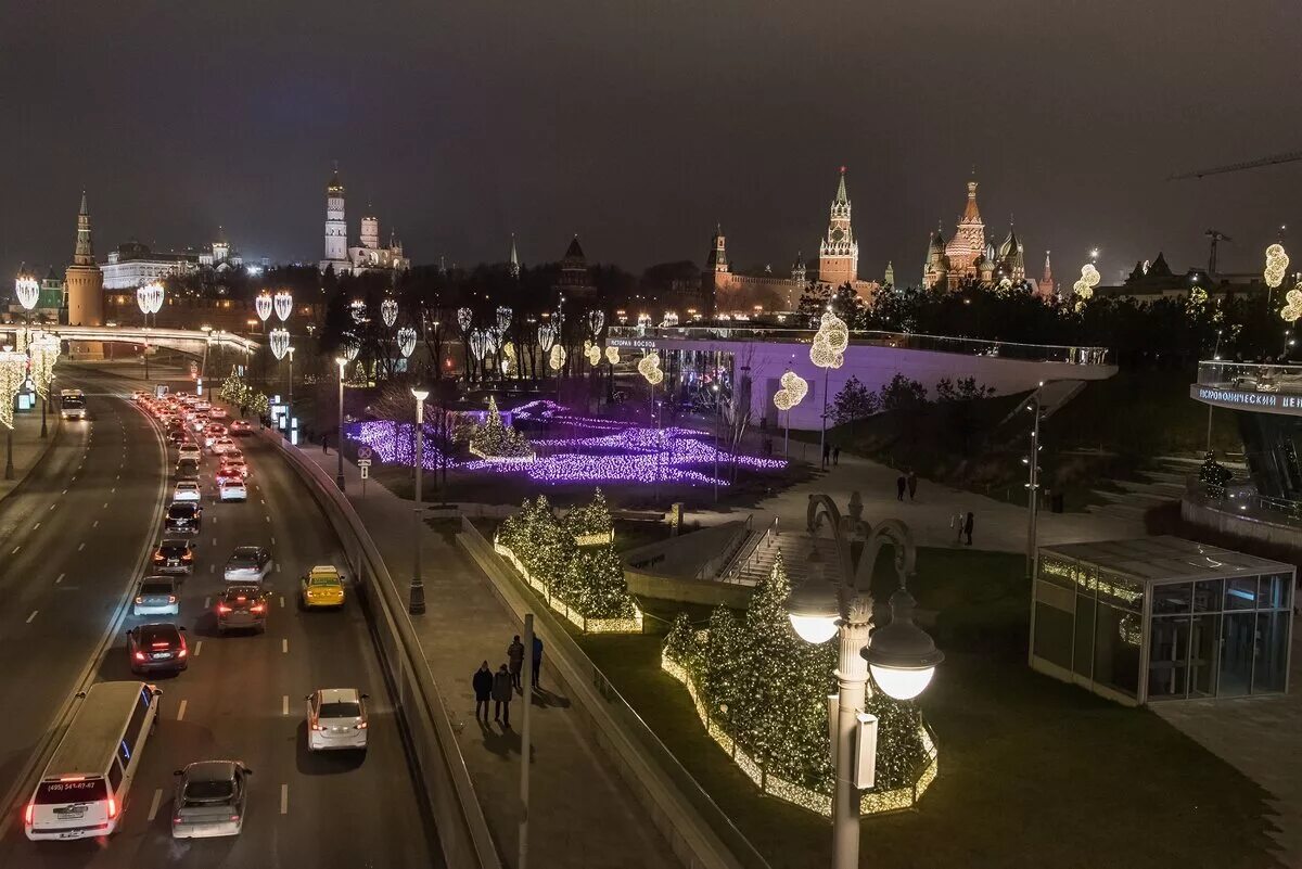 Какой город сейчас показывает. Ночная Москва. Москва вечером. Ночная Москва сейчас. Центр Москвы ночью.